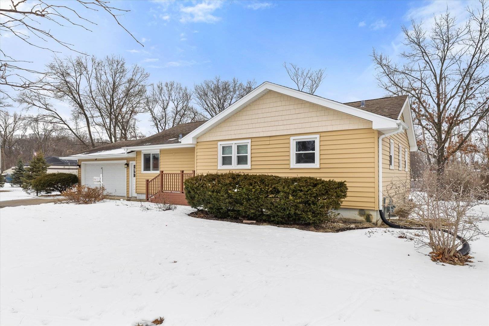 1225 Douglas LN, Crete, IL 60417
