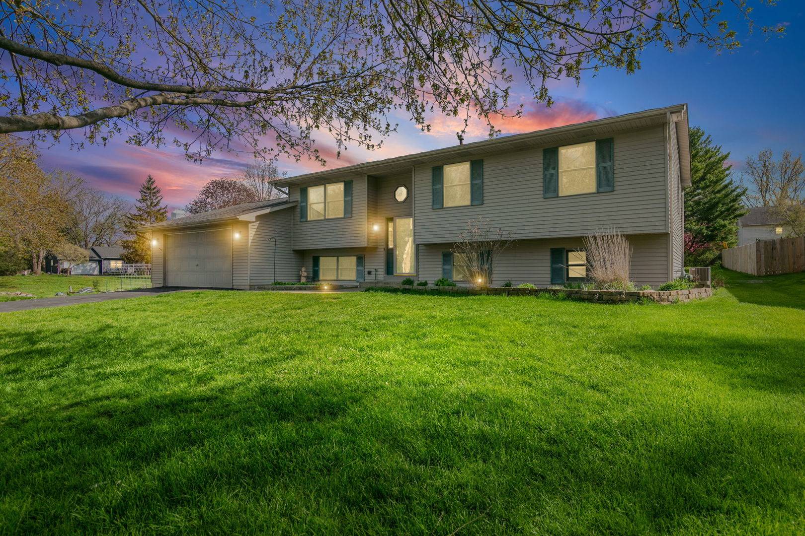 3505 W Beach DR, Mchenry, IL 60050