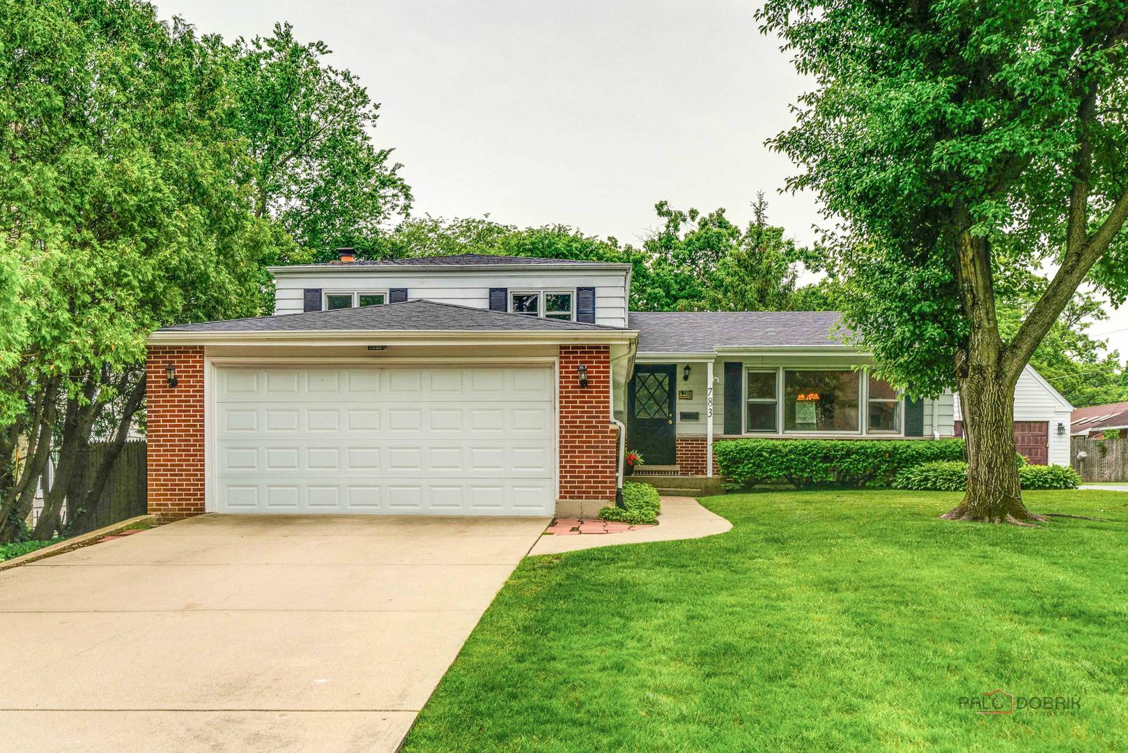 783 Green Briar LN, Lake Forest, IL 60045