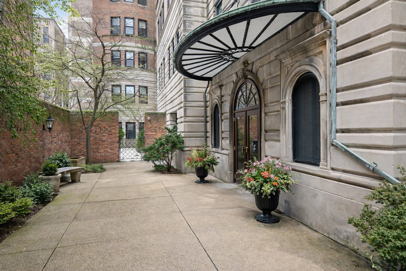 431 W Oakdale AVE #13D, Chicago, IL 60657