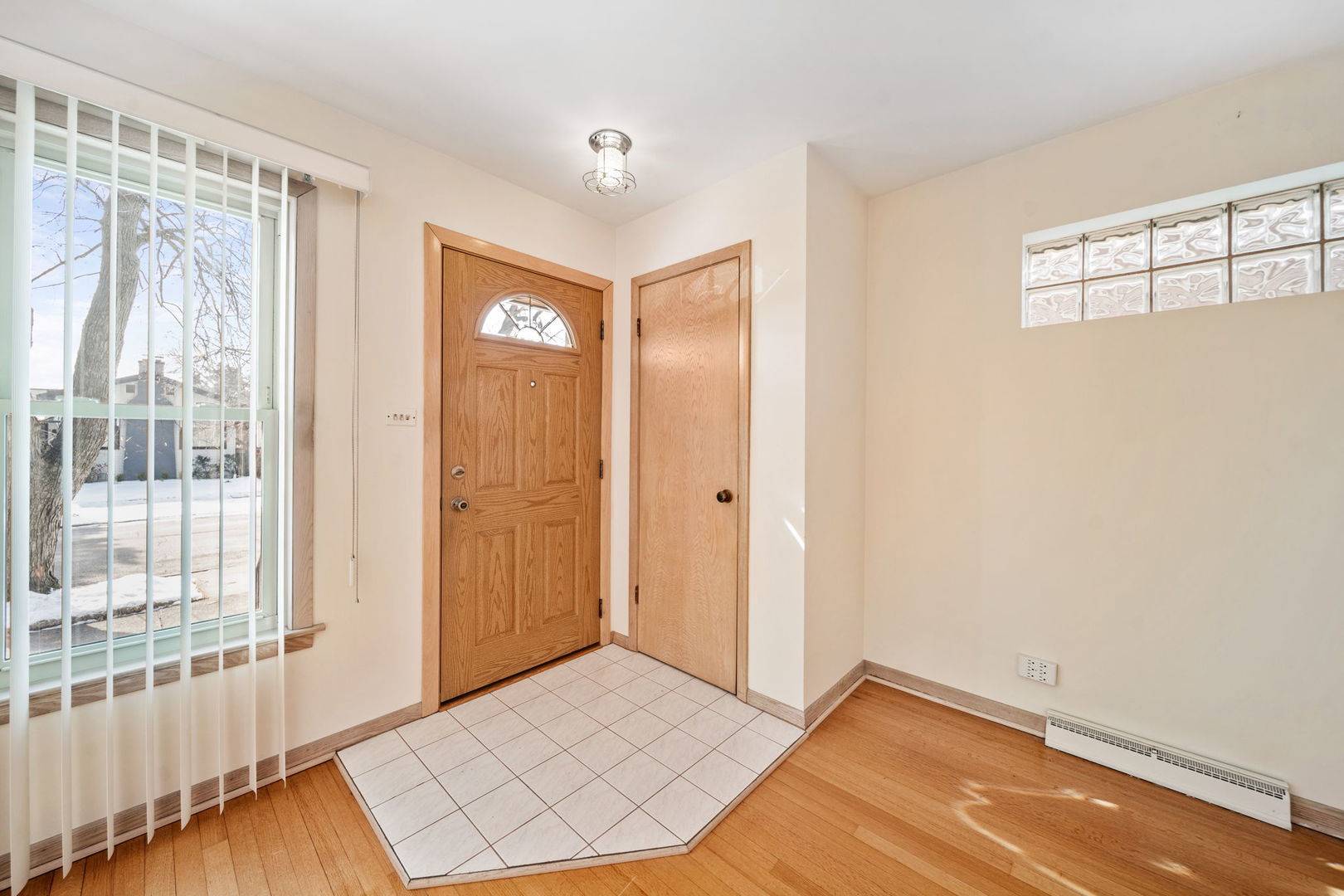 7230 W Greenleaf AVE, Chicago, IL 60631