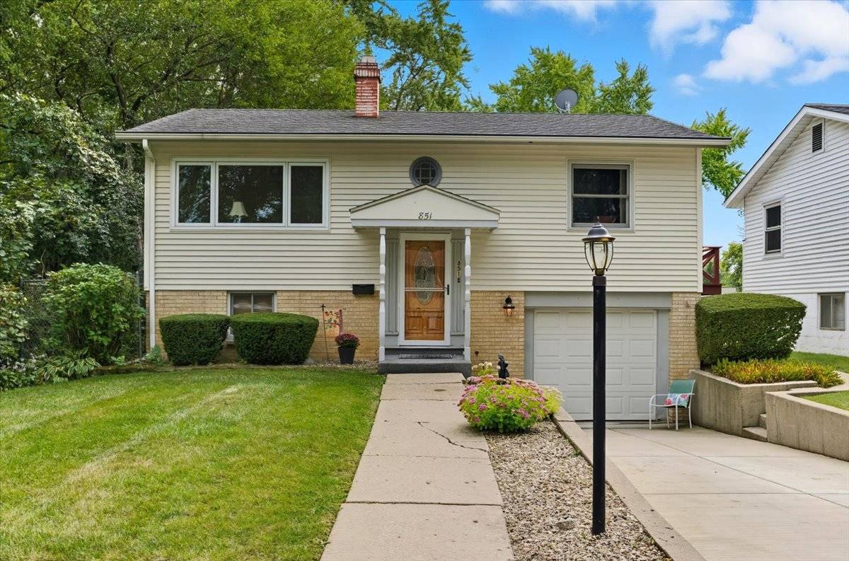 851 Glenview AVE, Mundelein, IL 60060