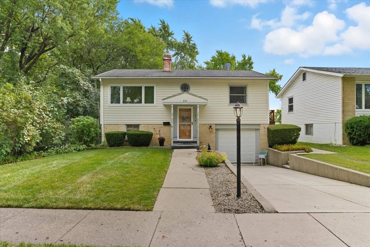 851 Glenview AVE, Mundelein, IL 60060
