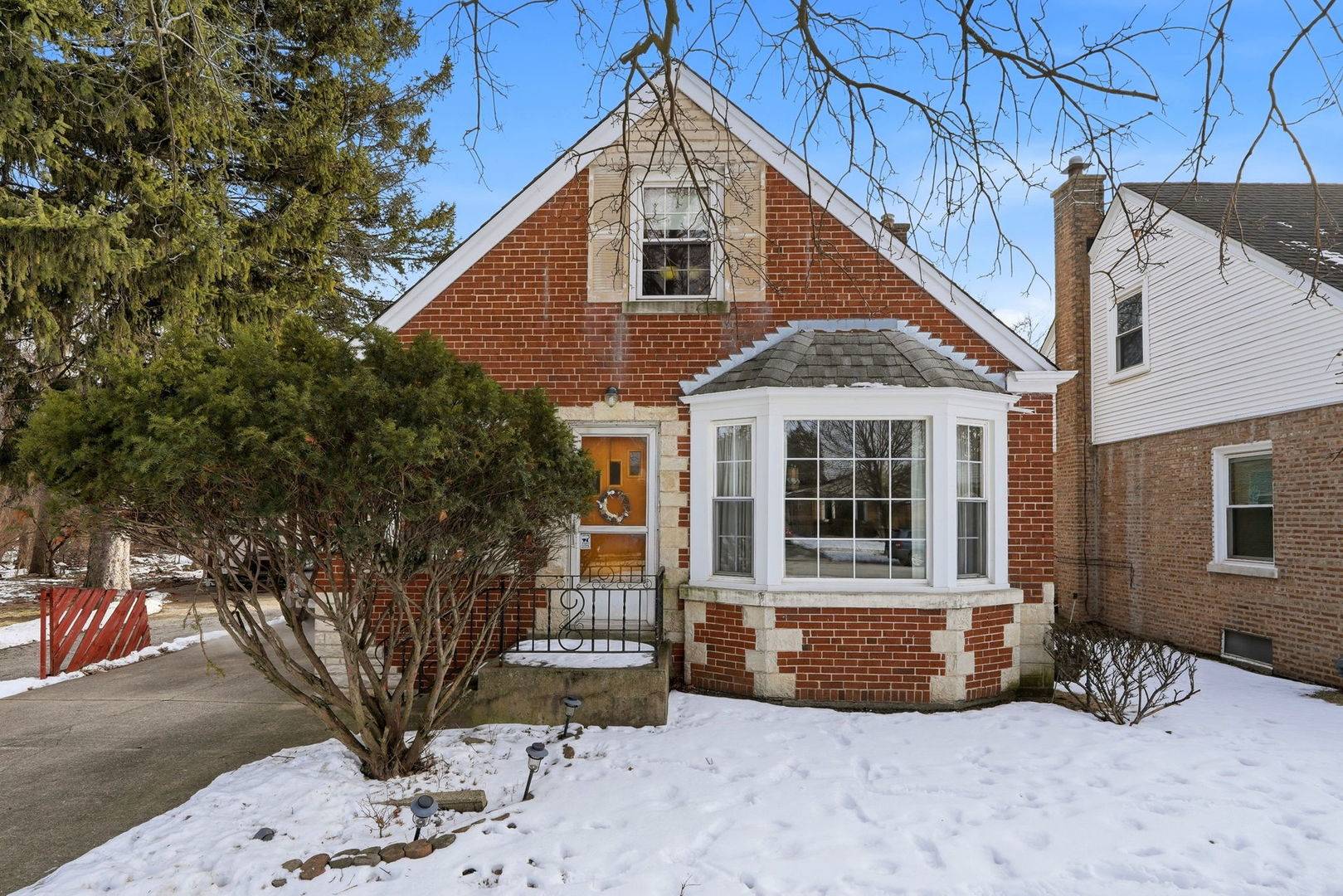 6911-6909 W Niles TER, Niles, IL 60714
