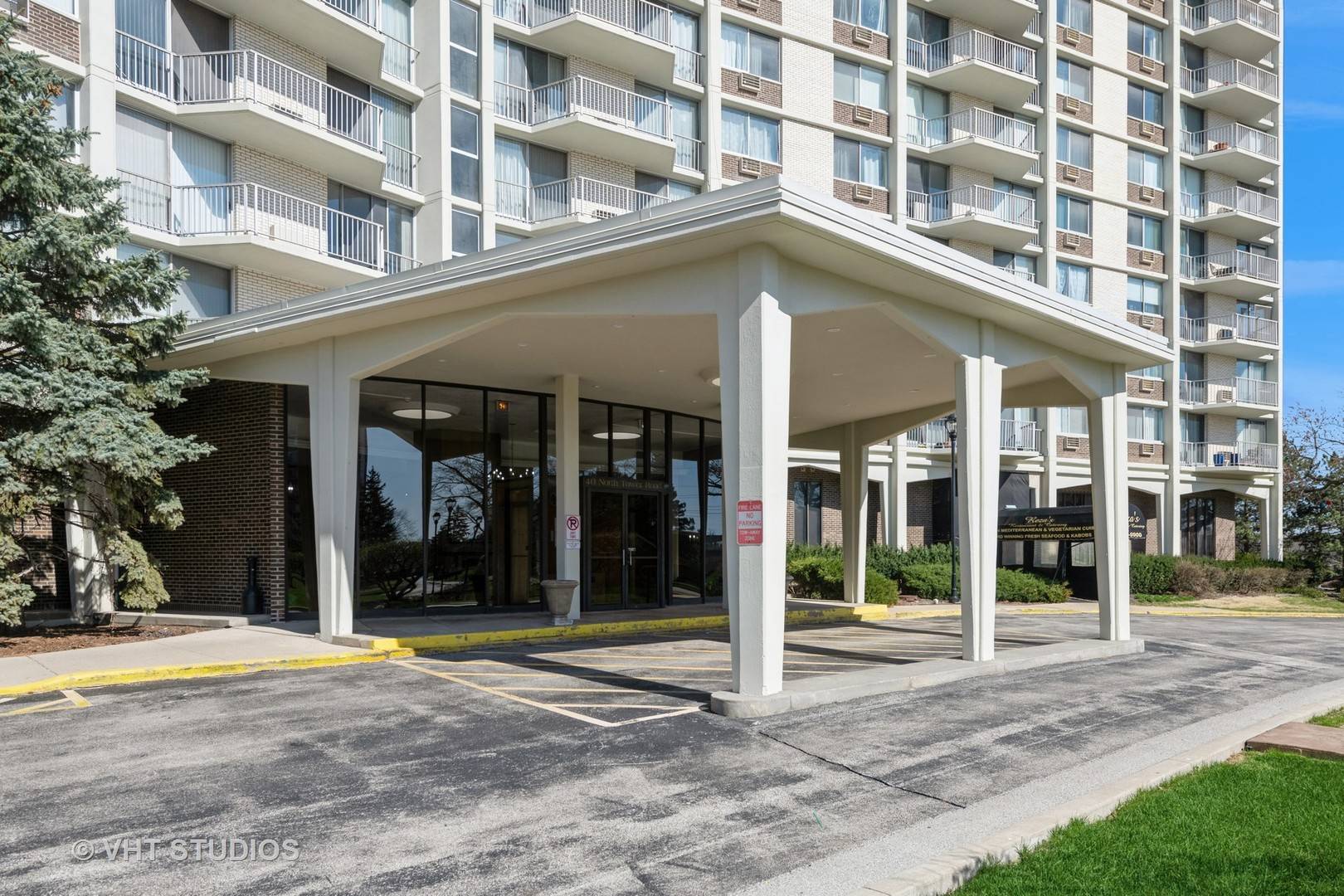 40 N Tower RD #14A, Oak Brook, IL 60523