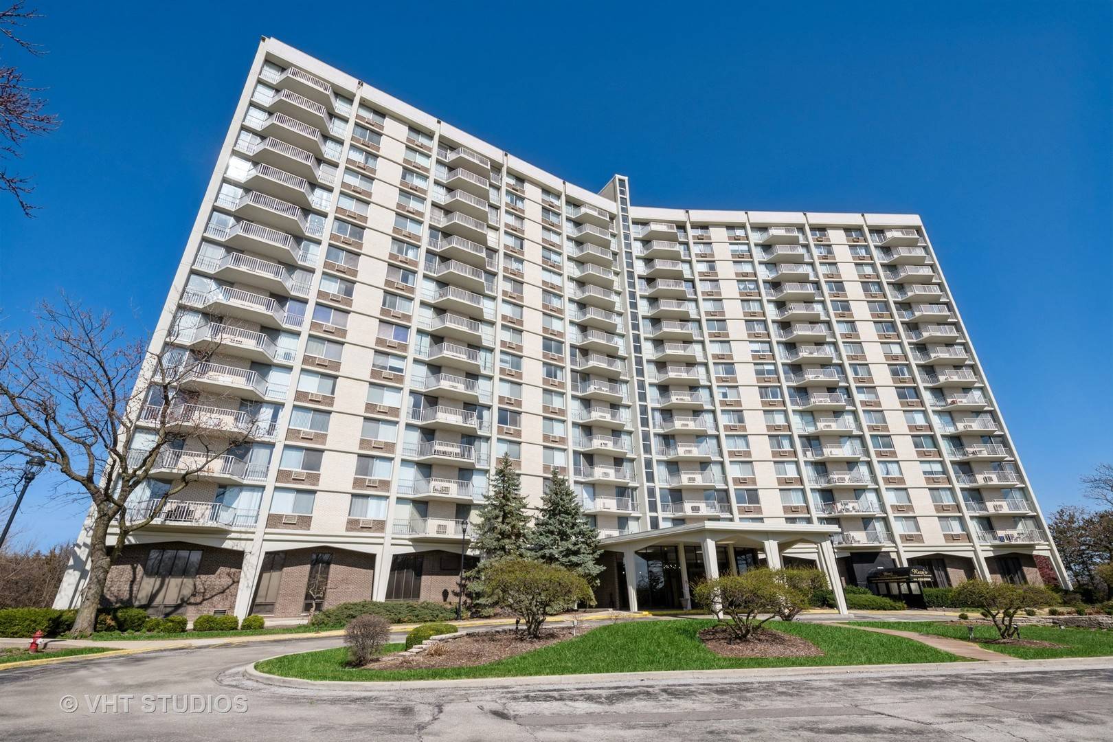 40 N Tower RD #14A, Oak Brook, IL 60523