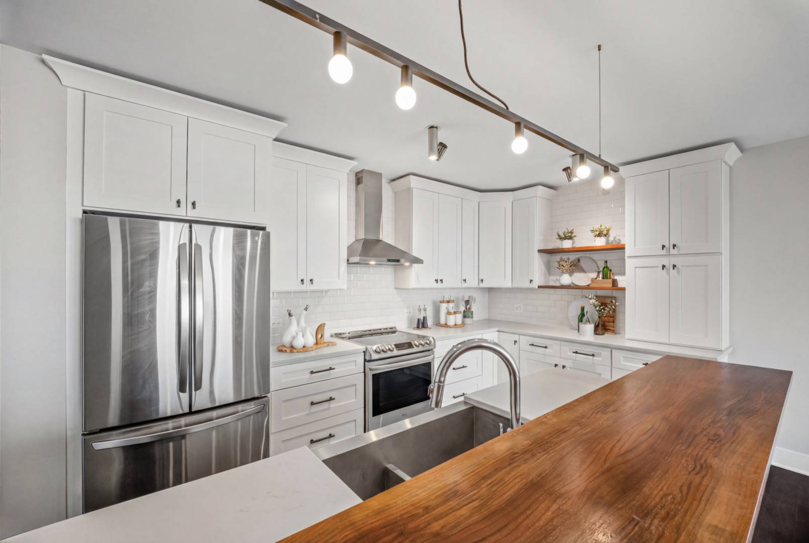 807 DAVIS ST #2011, Evanston, IL 60201
