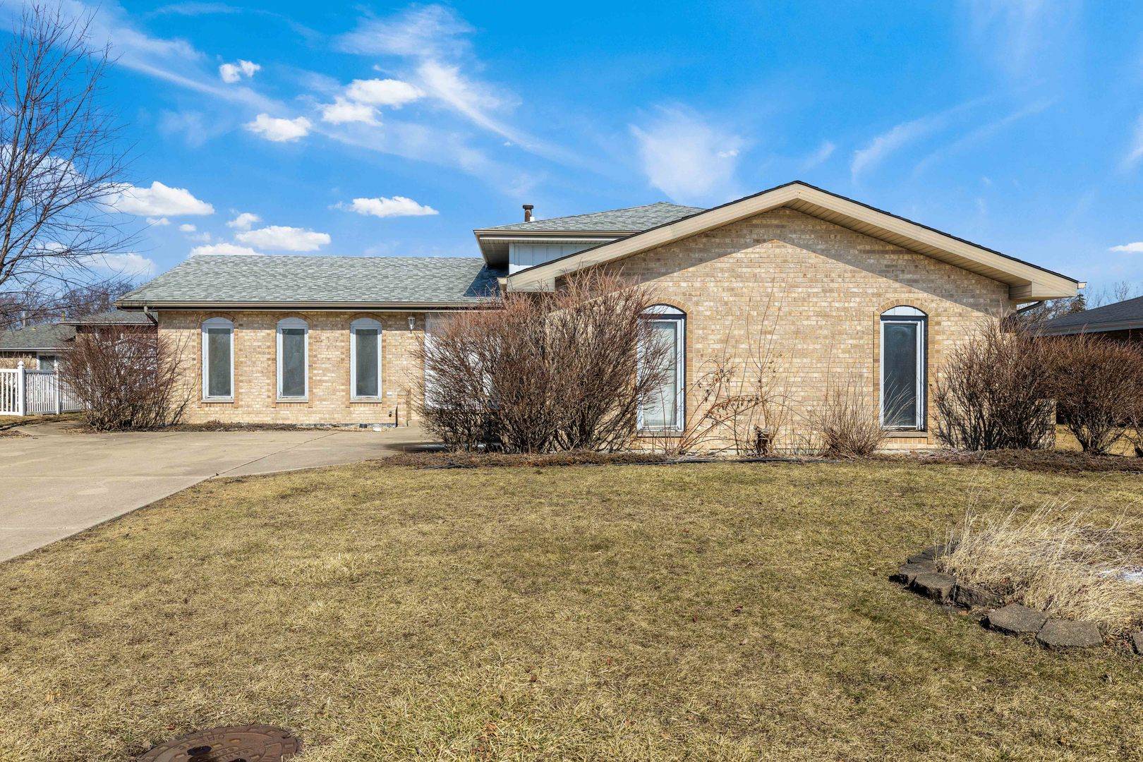 1173 Robert LN, Crete, IL 60417
