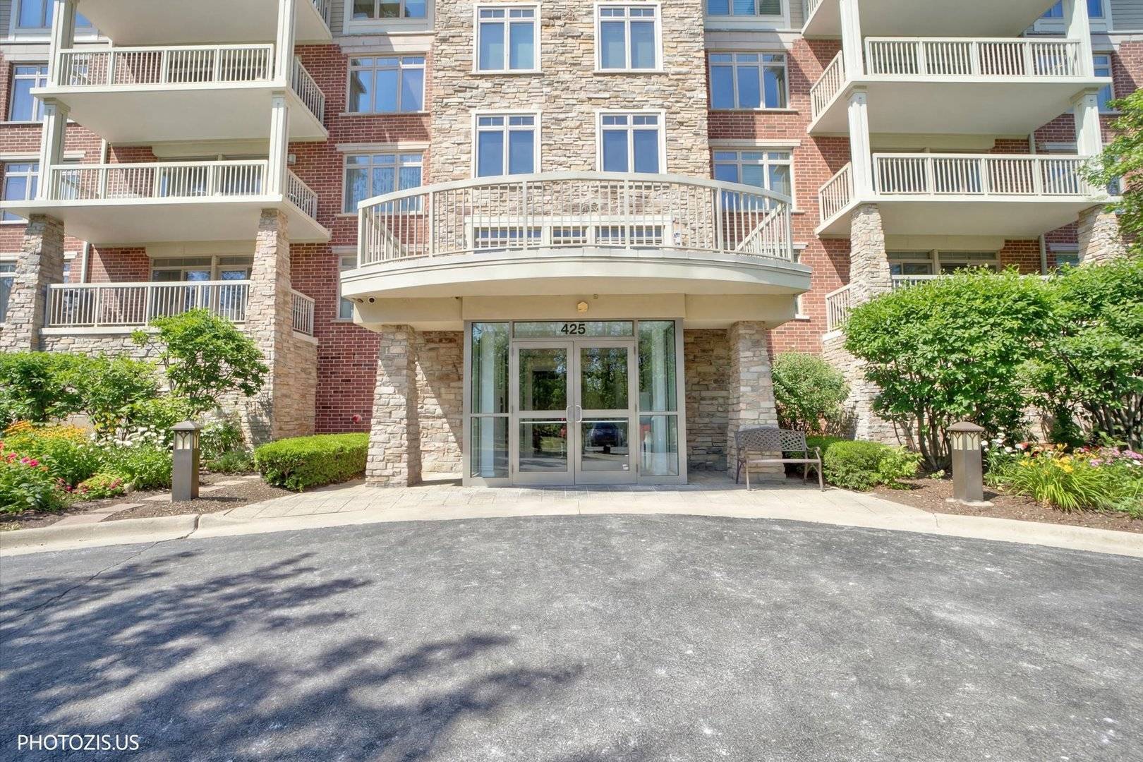 425 Benjamin DR #402, Vernon Hills, IL 60061