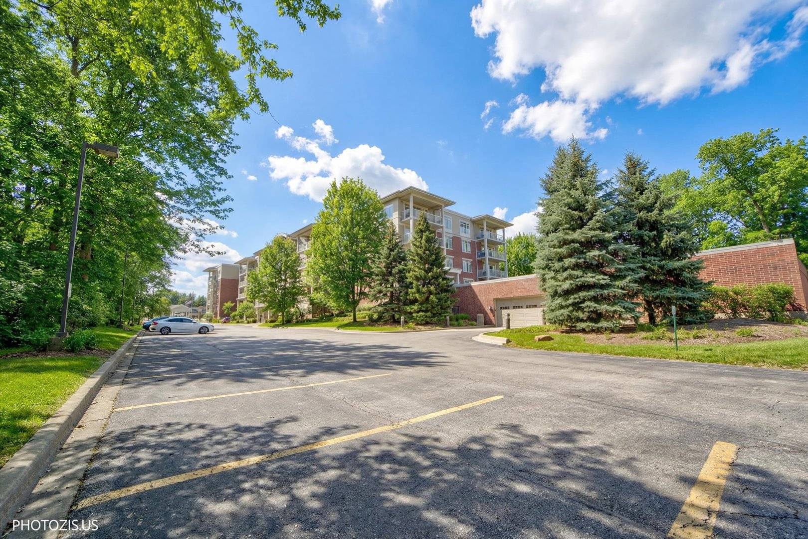 425 Benjamin DR #402, Vernon Hills, IL 60061