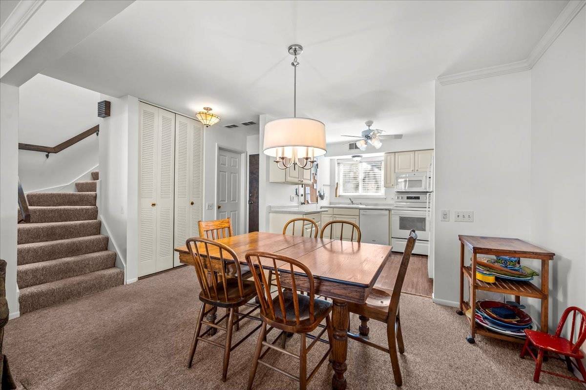 429 Elm ST #5J, Deerfield, IL 60015