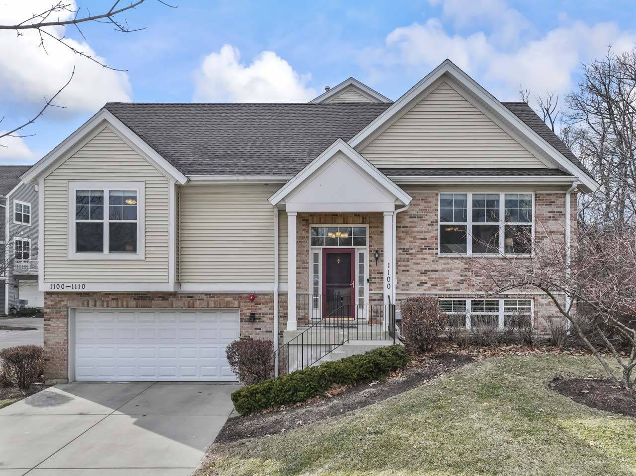 1100 Tuscany DR, Streamwood, IL 60107