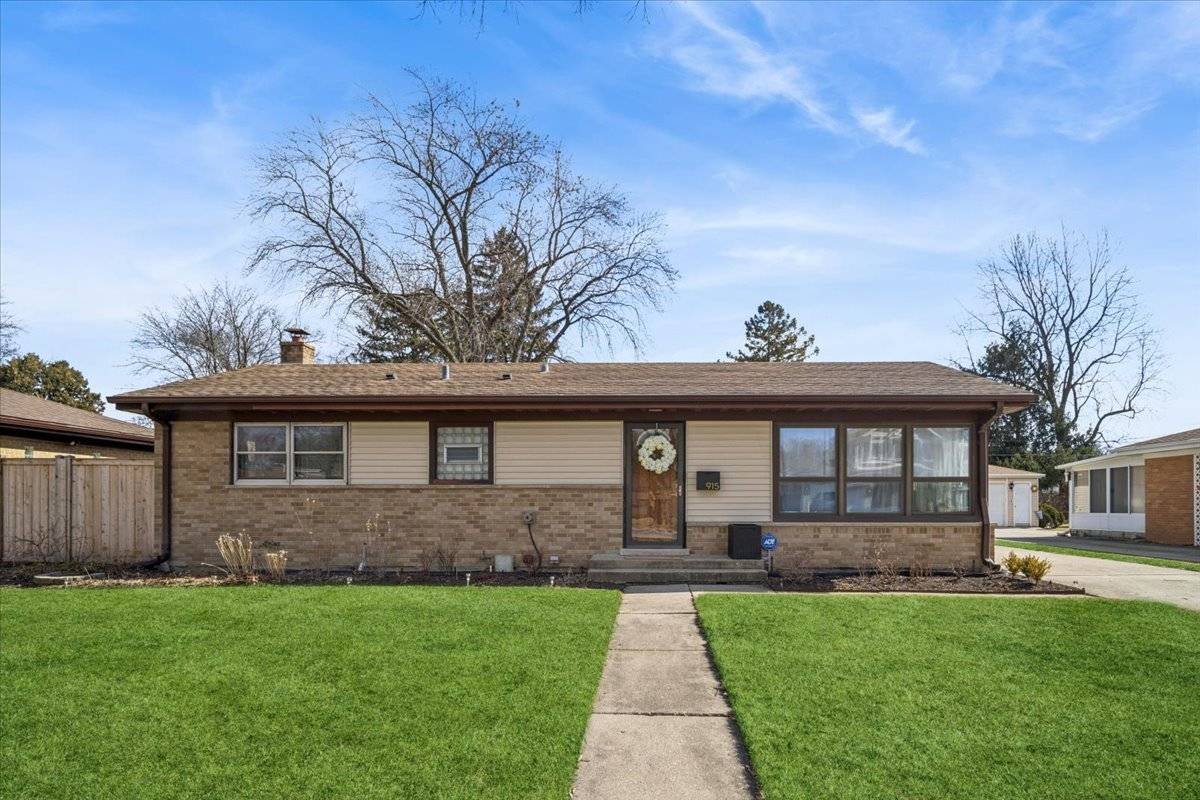 915 S Owen ST, Mount Prospect, IL 60056