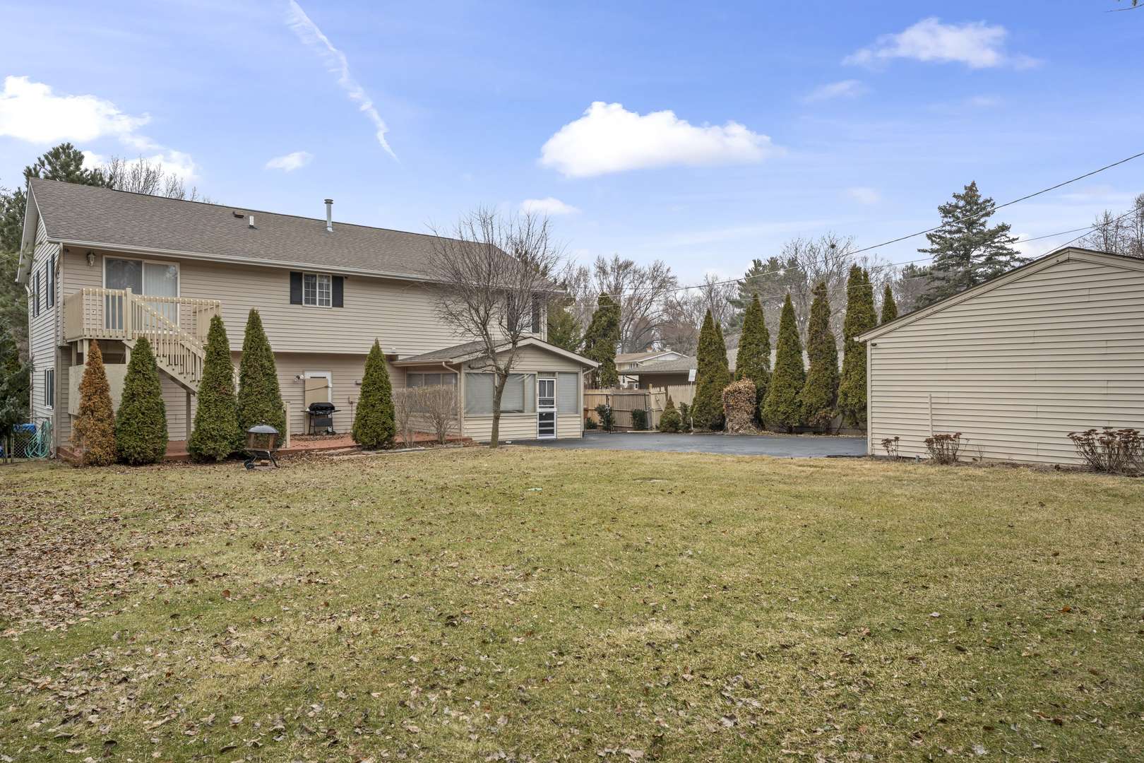 2819 Sun Valley DR, Cary, IL 60013