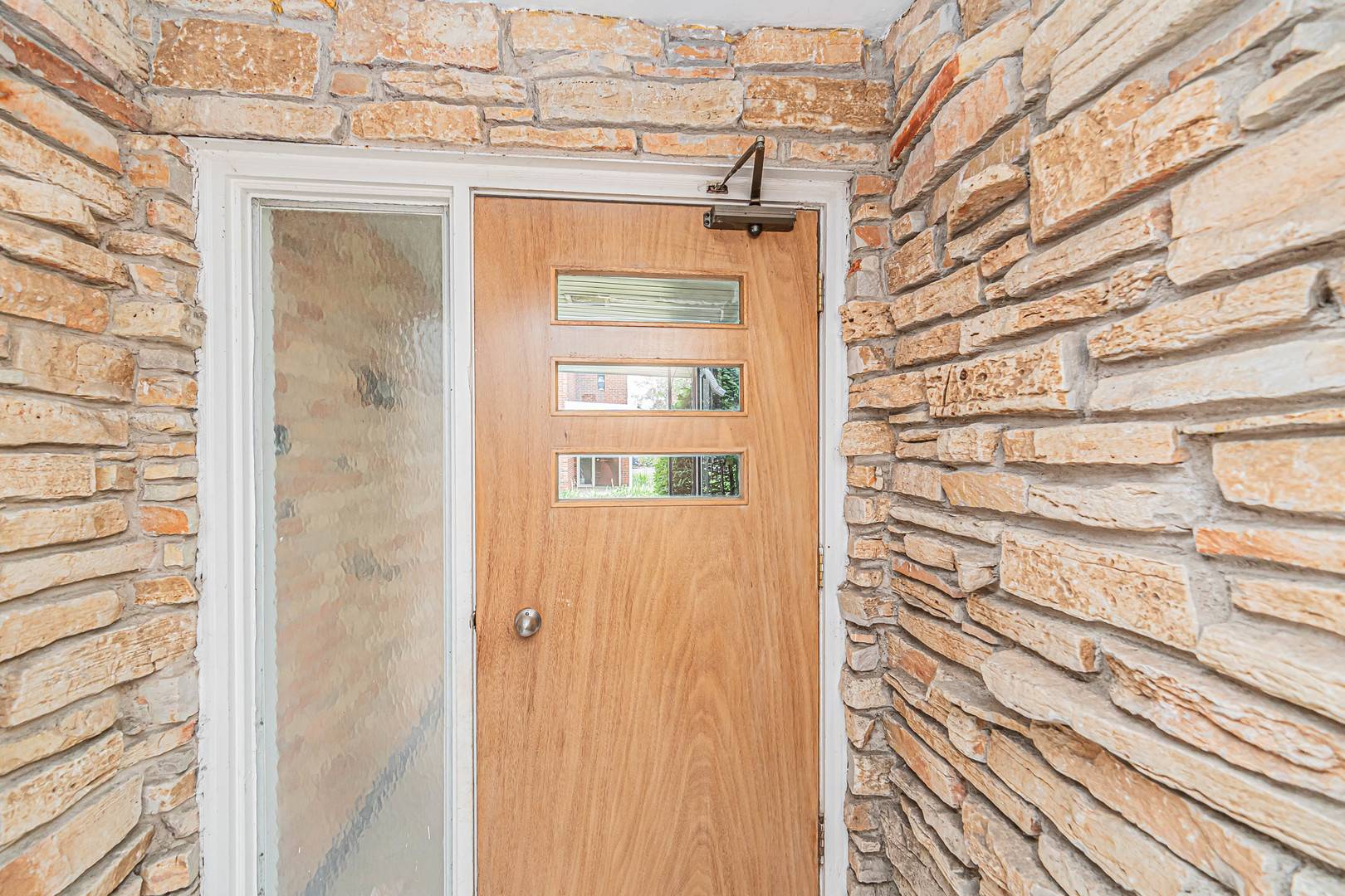 1044 Willson DR, Des Plaines, IL 60016