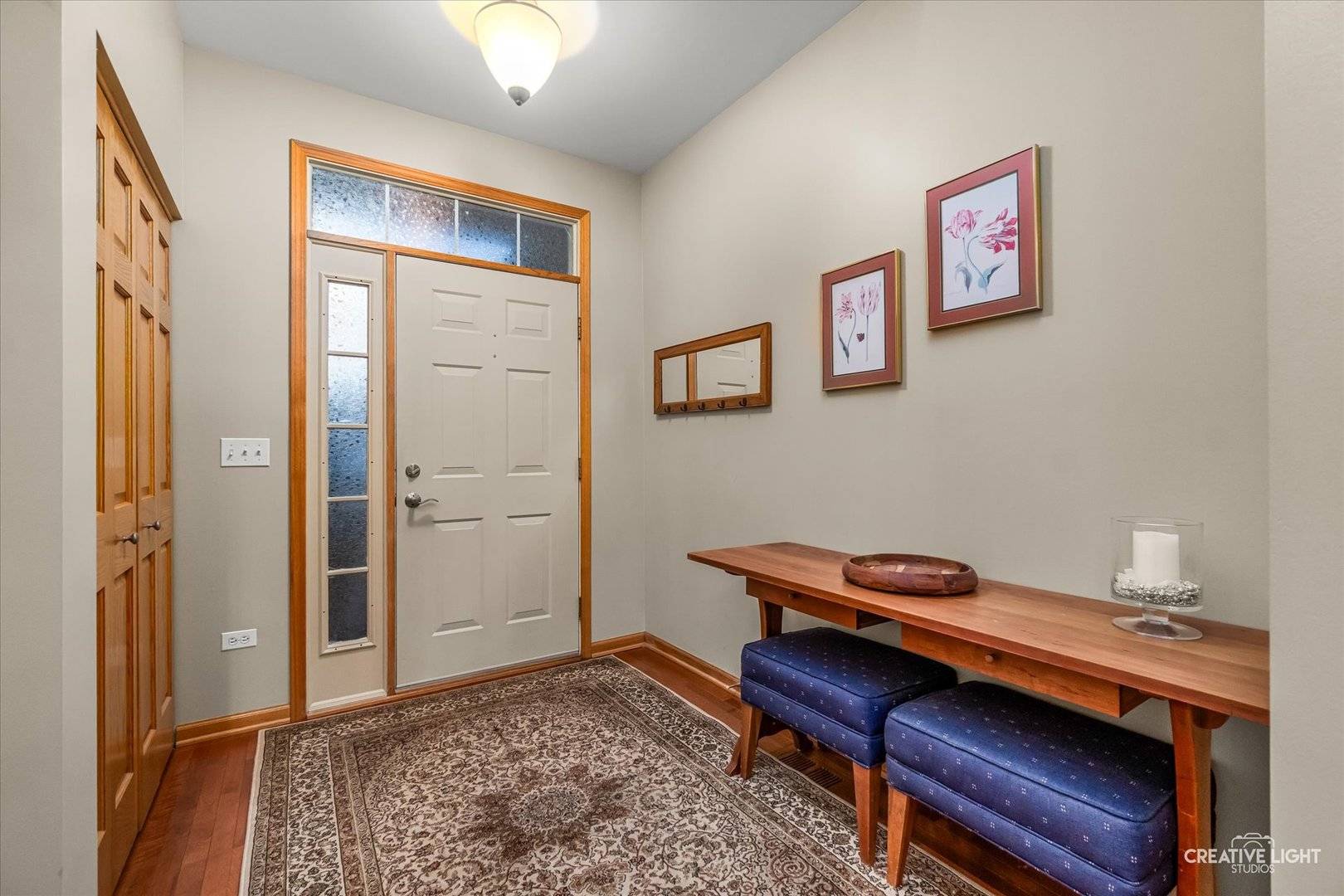 381 Hickory LN, South Elgin, IL 60177