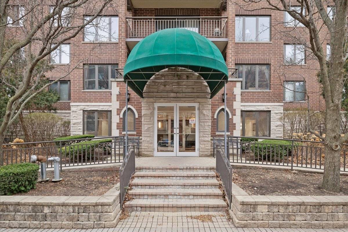 10 S Wille ST #201, Mount Prospect, IL 60056