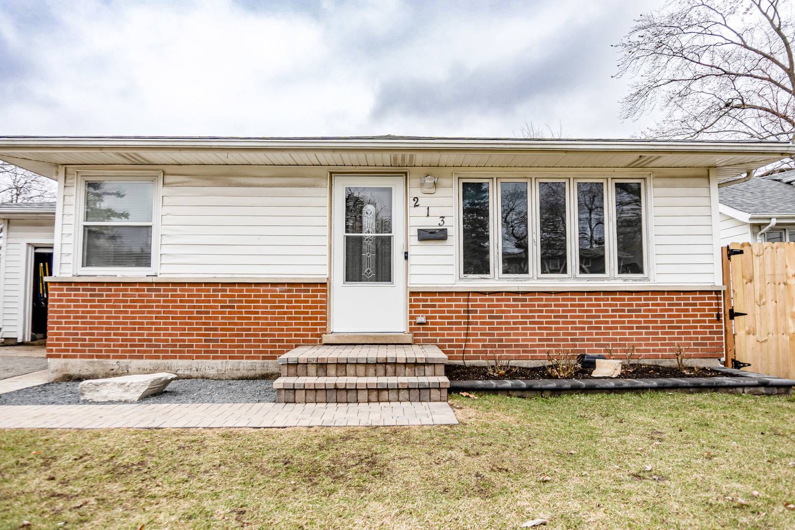 213 N Idlewild AVE, Mundelein, IL 60060