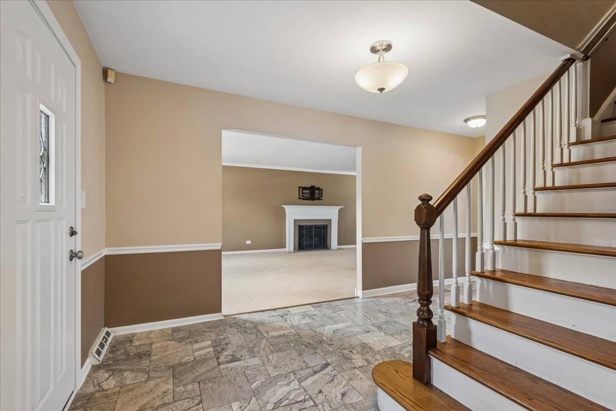 1318 Gamon RD, Wheaton, IL 60189