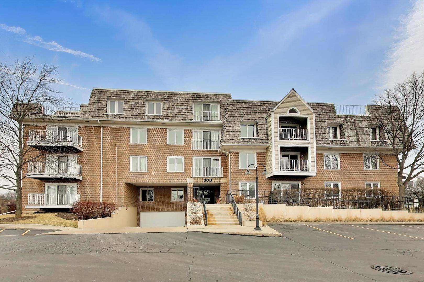 308 Happ RD #201, Northfield, IL 60093
