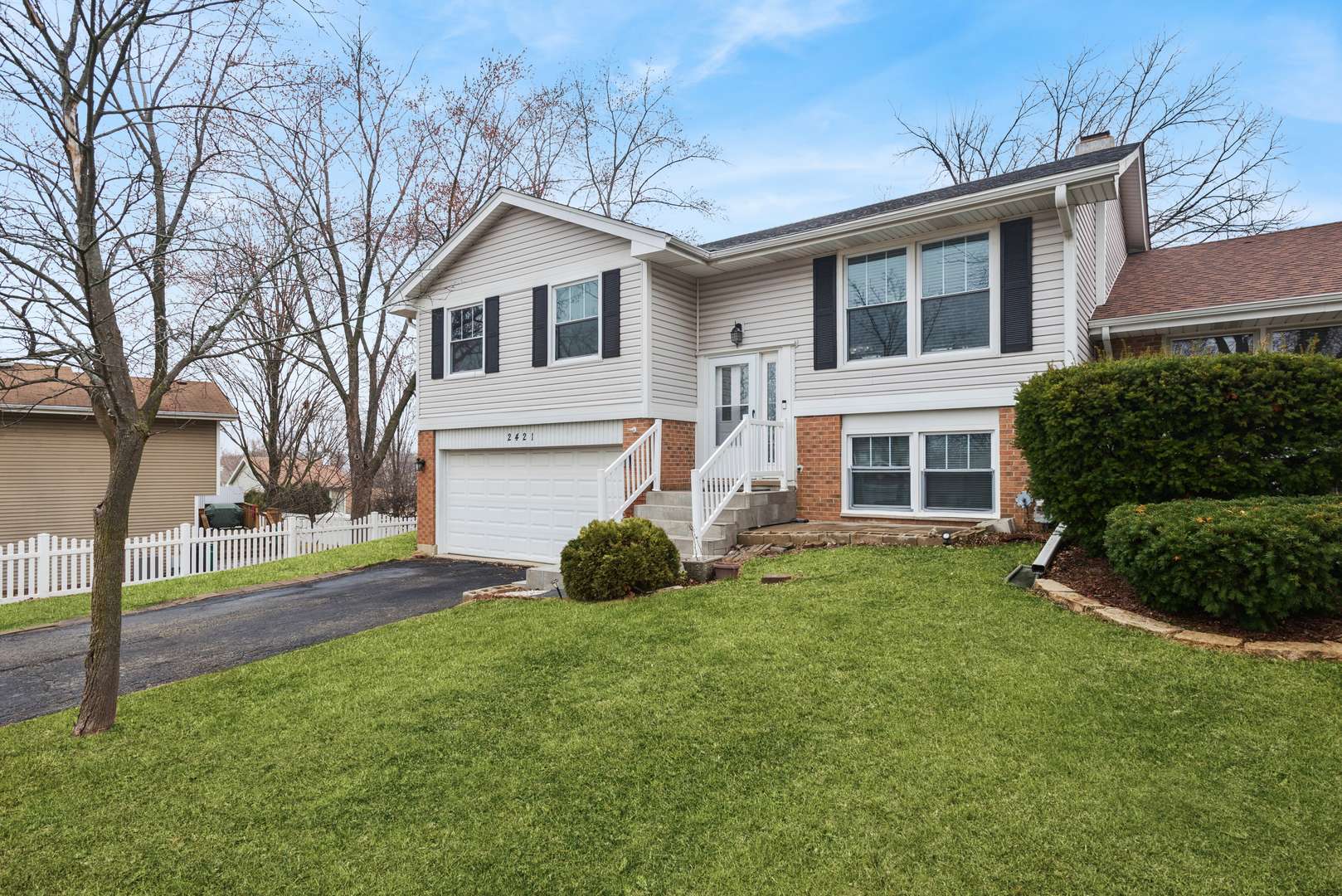 2421 Royal DR #1, Lombard, IL 60148