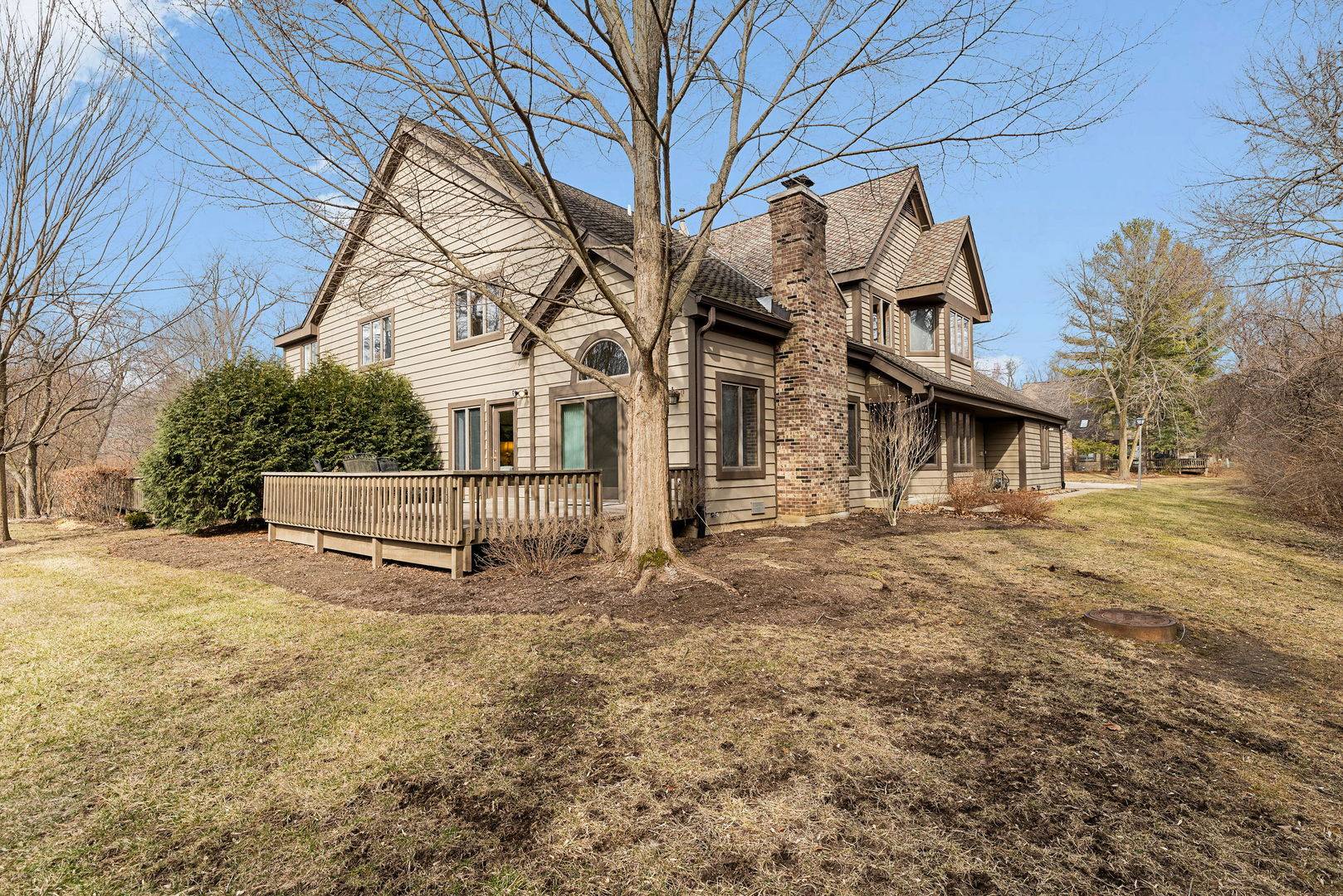 2012 Forest Creek LN #2012, Libertyville, IL 60048