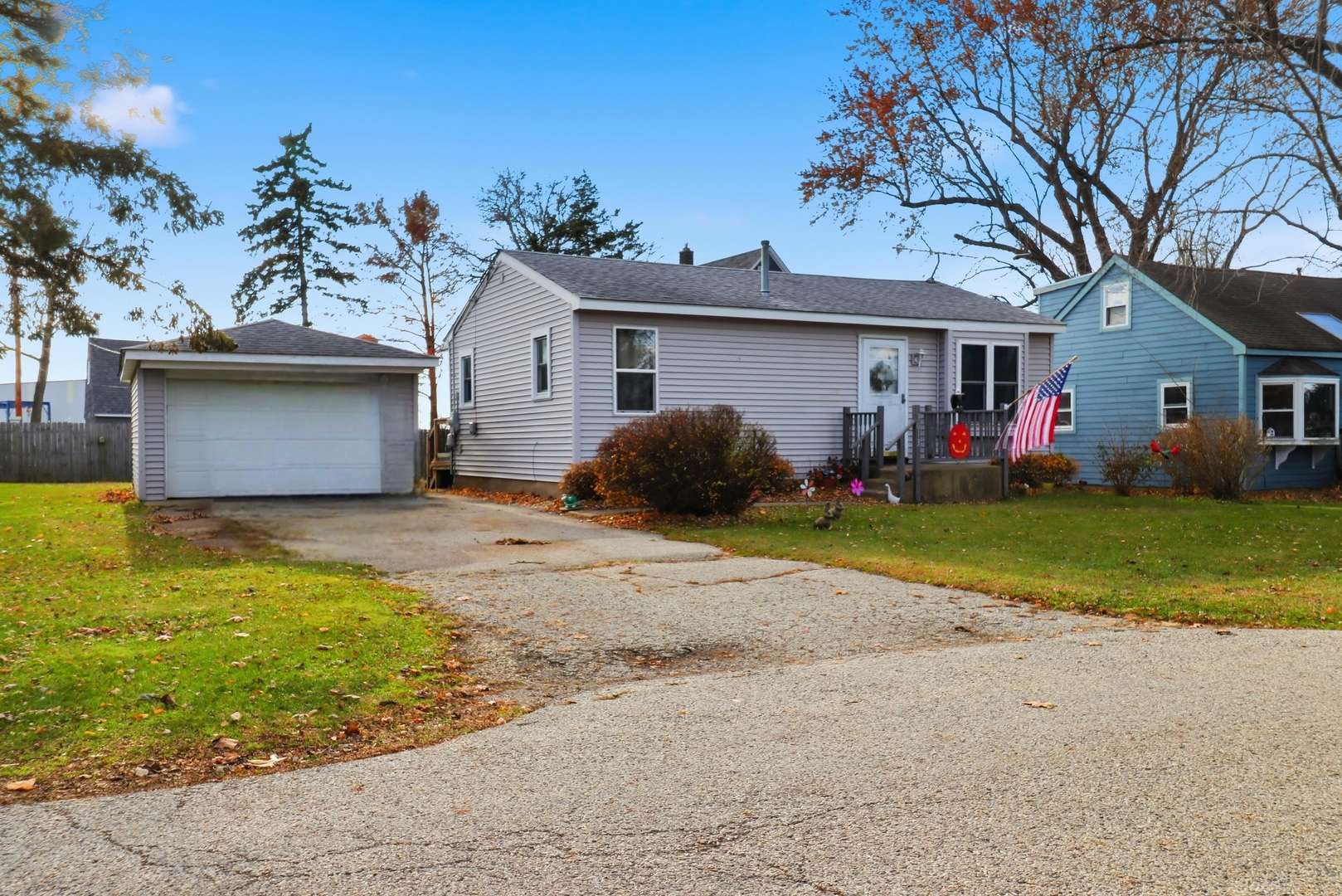 3013 Emily LN, Mchenry, IL 60051