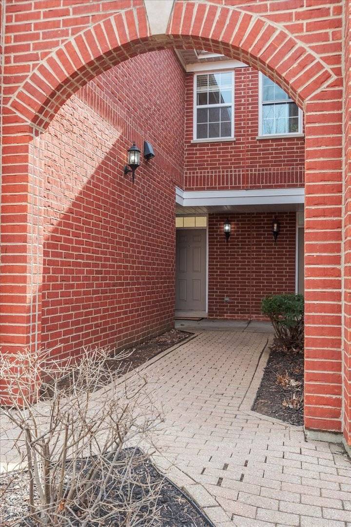 989 Enfield DR, Northbrook, IL 60062