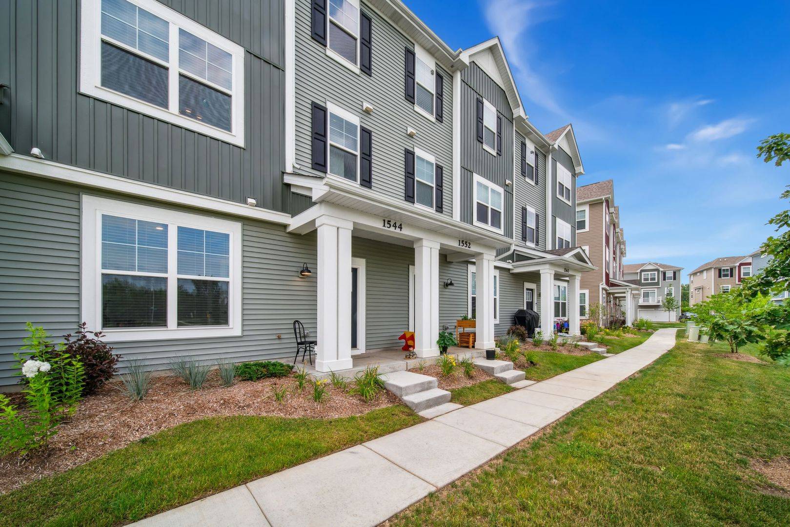 1544 Syracuse DR, Grayslake, IL 60030
