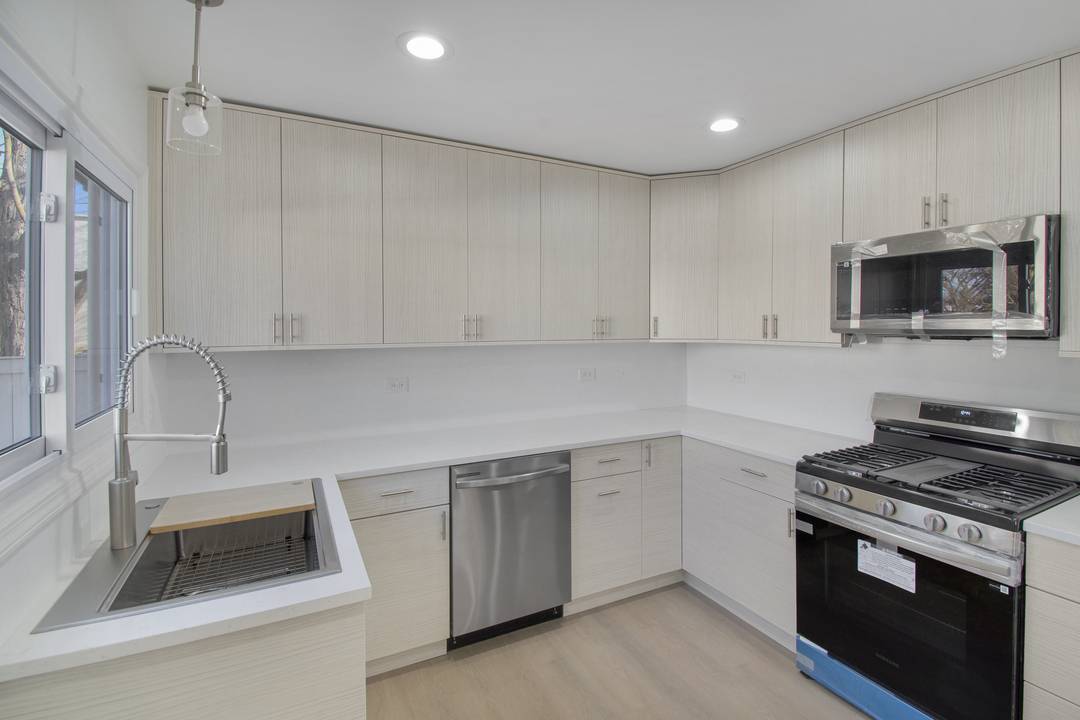 920 Dodge AVE, Evanston, IL 60202