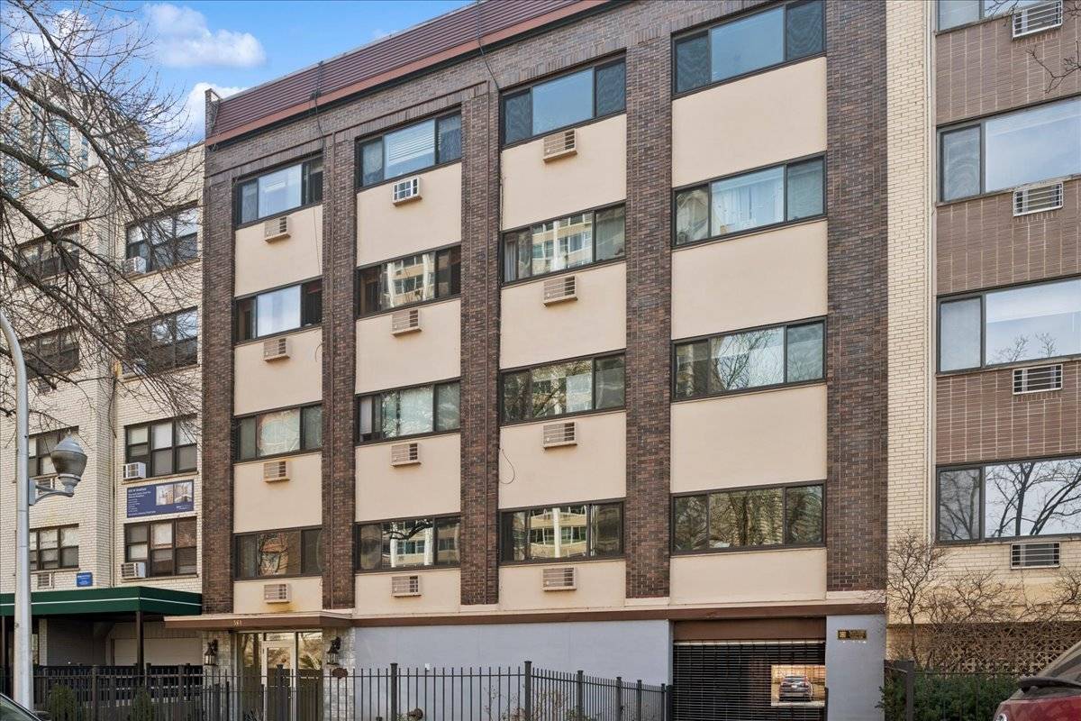 561 W Stratford PL #4C, Chicago, IL 60657