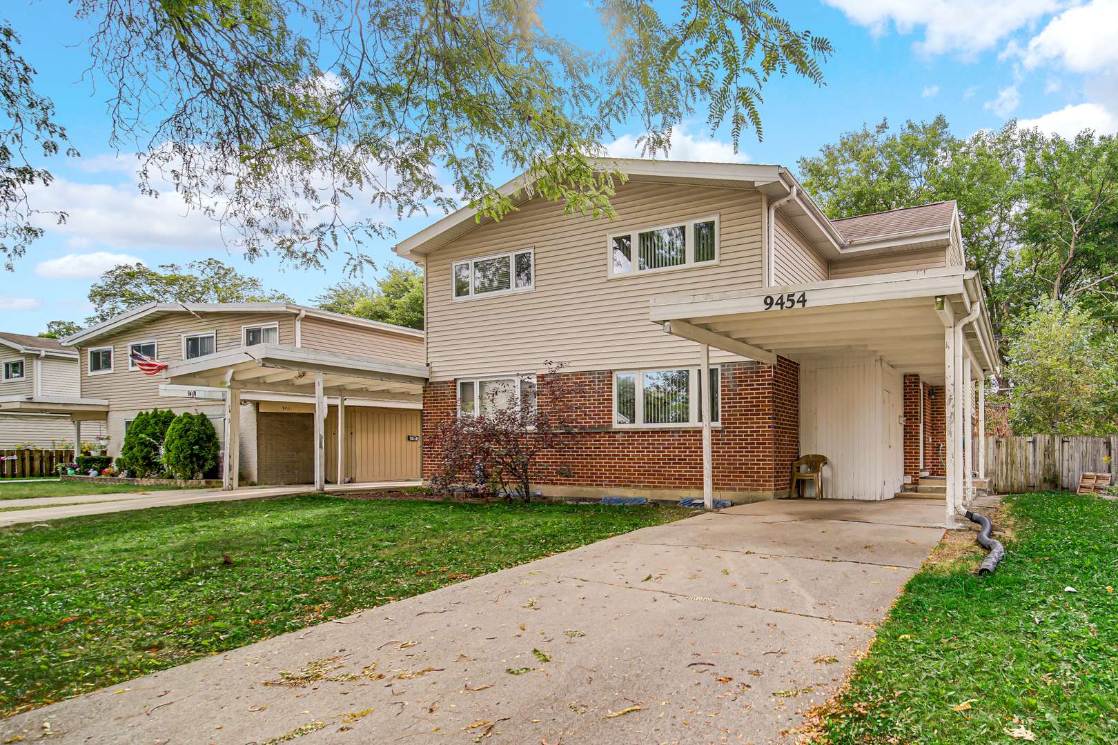 9454 Meadow LN, Des Plaines, IL 60016