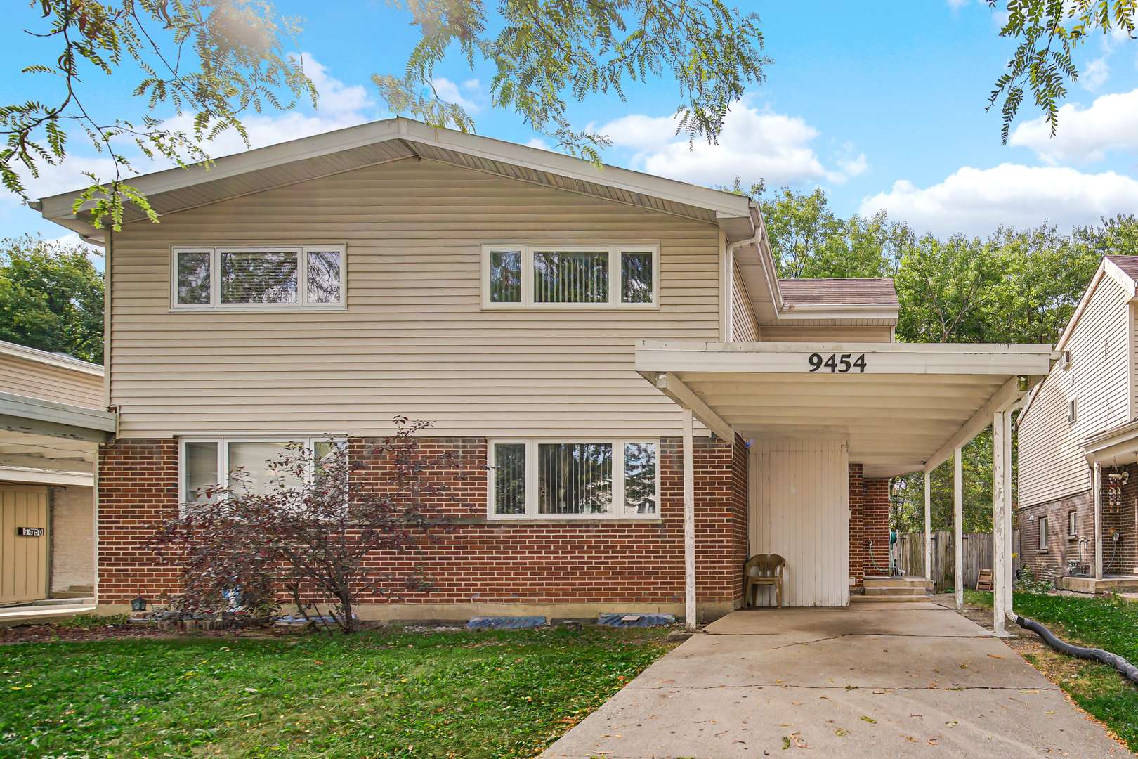 9454 Meadow LN, Des Plaines, IL 60016