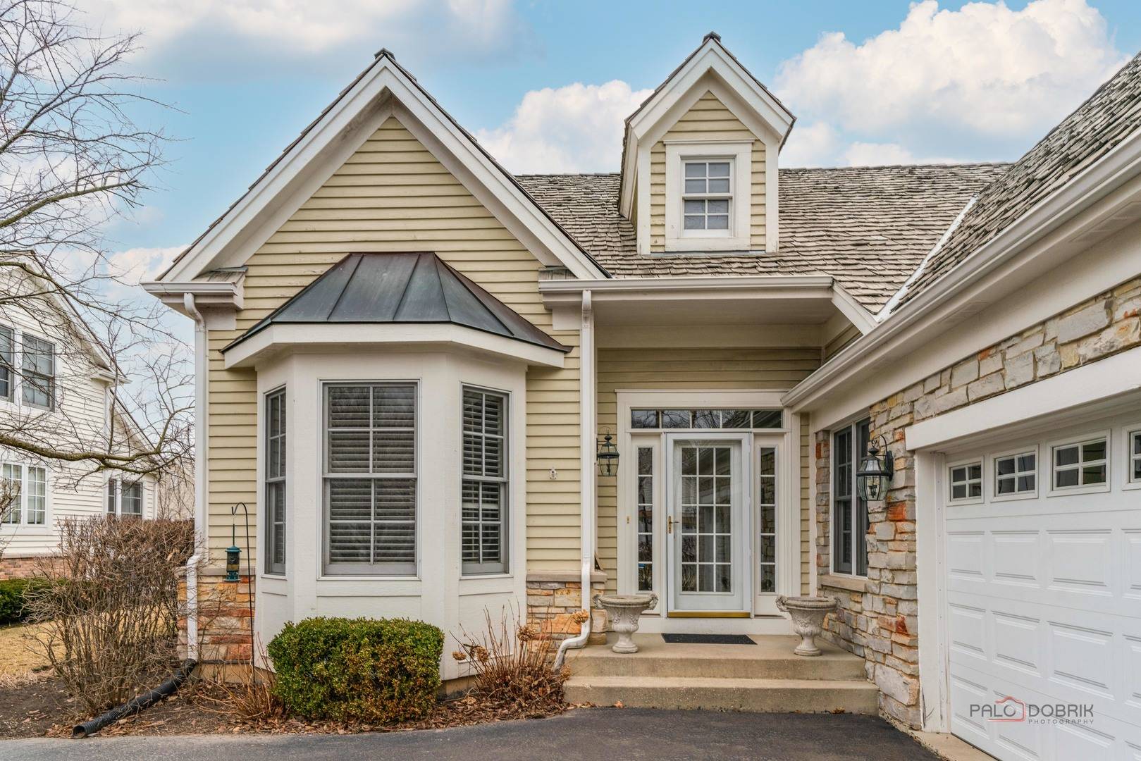 60 S Canterbury CT, Lake Forest, IL 60045