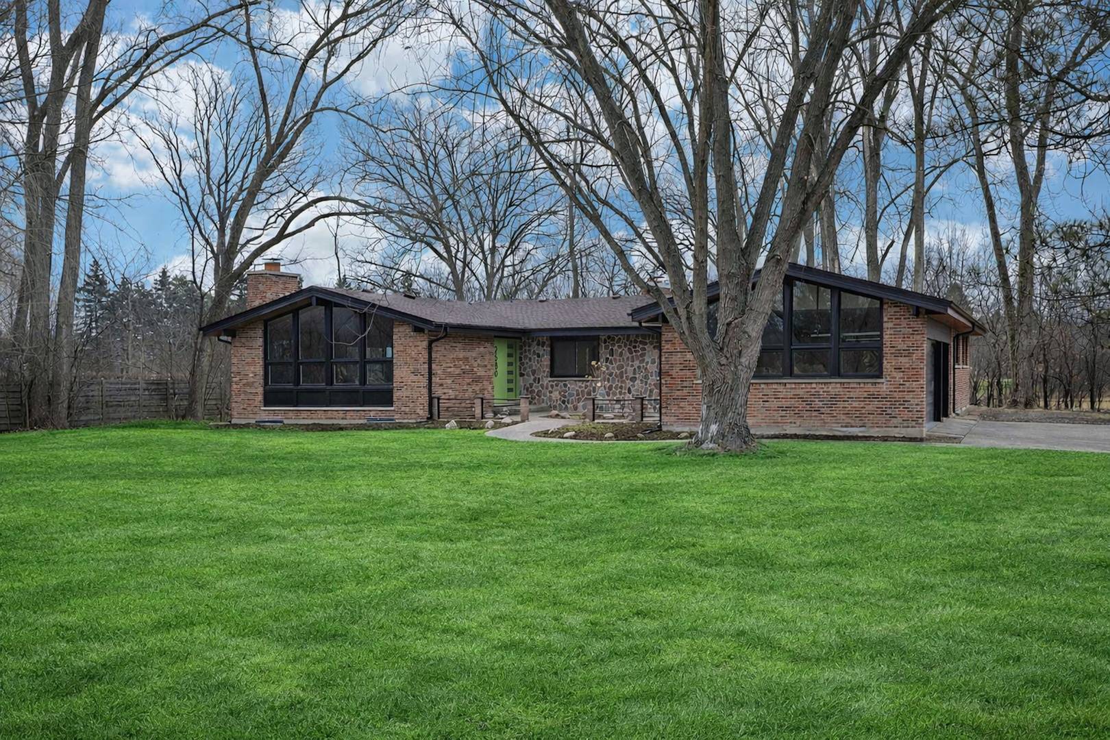 2580 Crestwood LN, Riverwoods, IL 60015