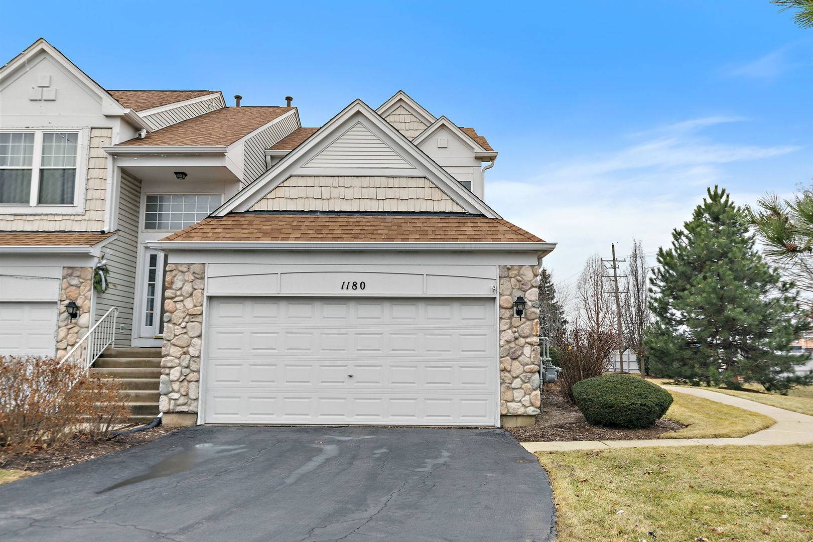 1180 Delta DR #1180, Elgin, IL 60123