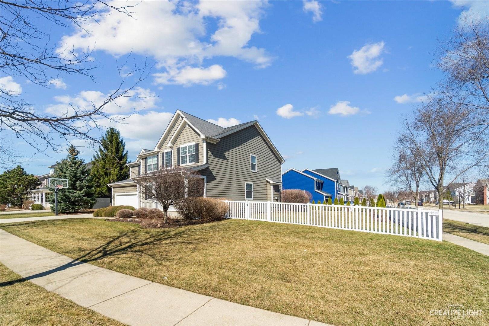 436 W Amberside DR, Elgin, IL 60124