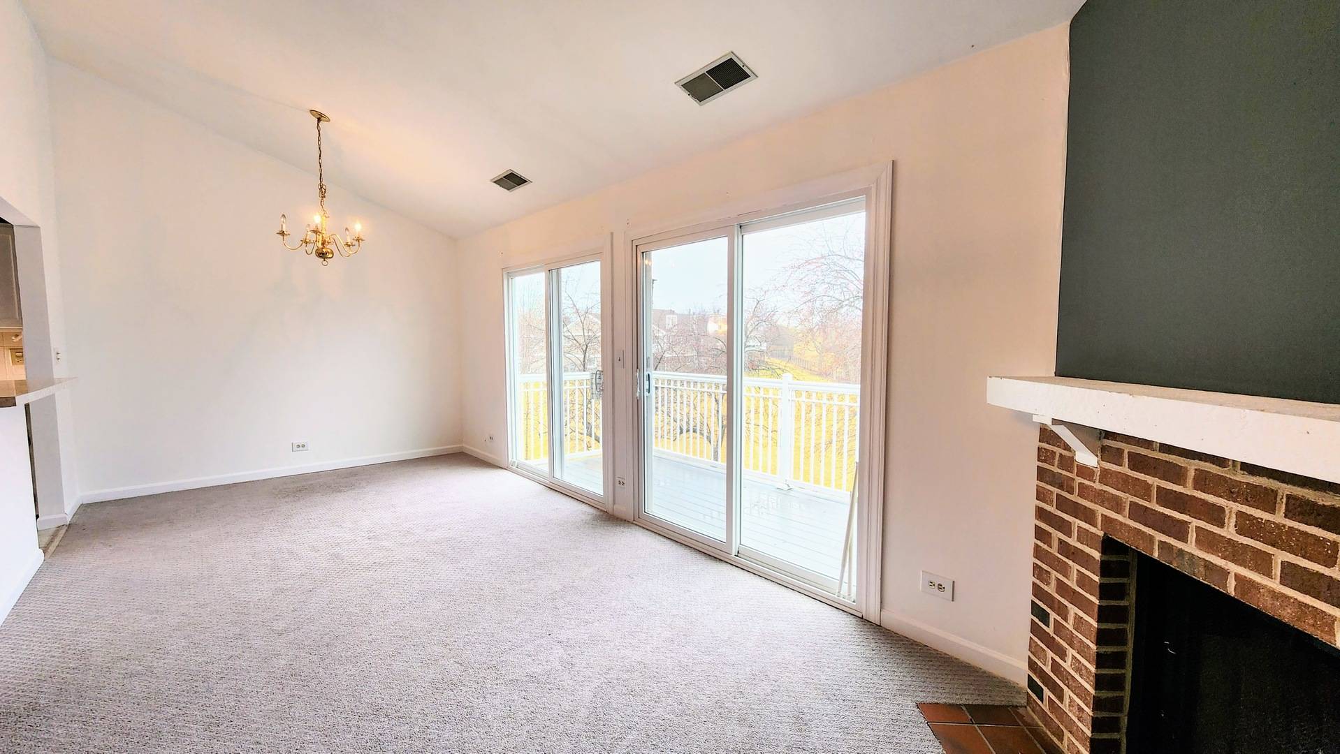 601 Fairbanks CT #V2, Schaumburg, IL 60194