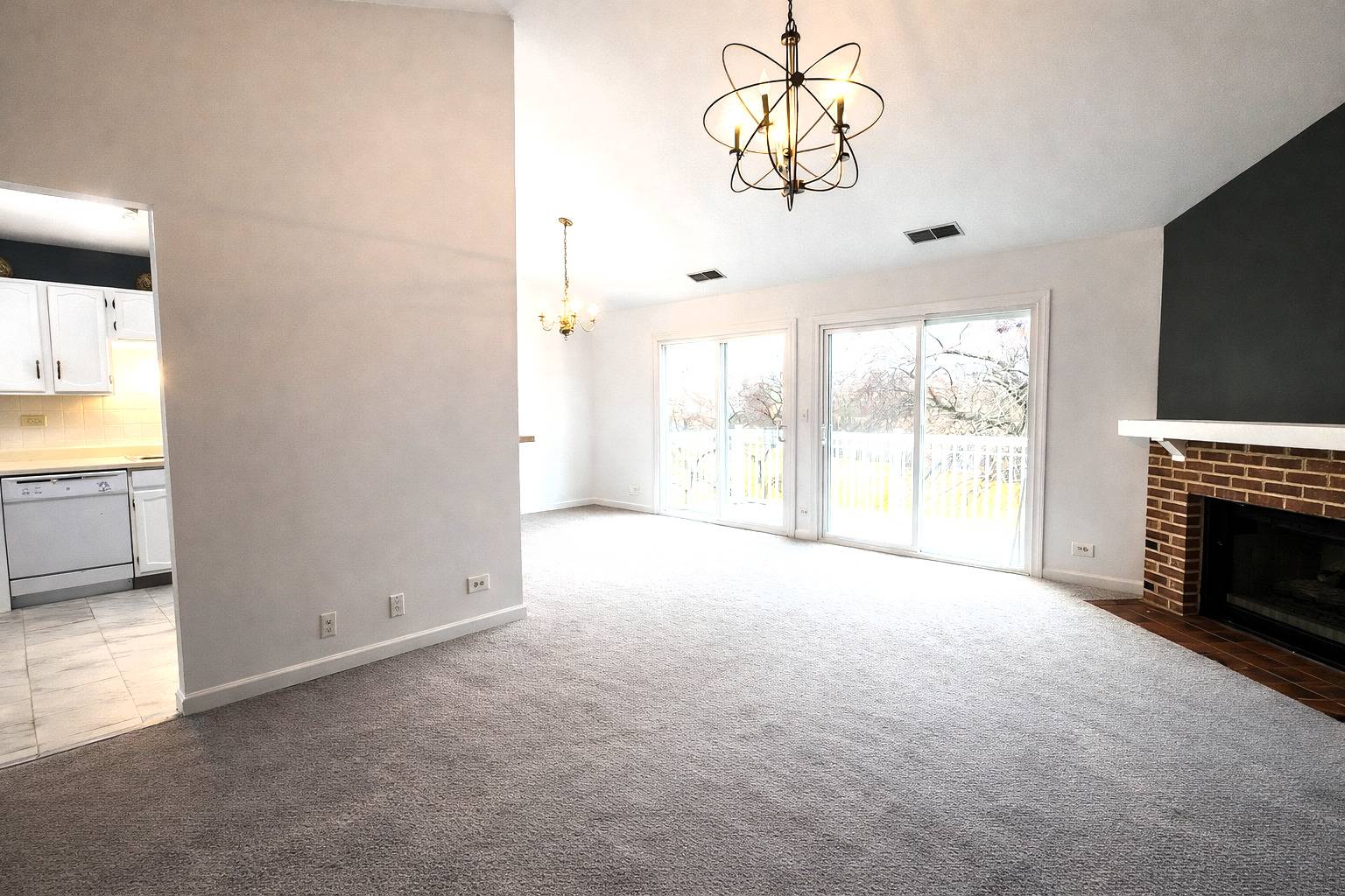 601 Fairbanks CT #V2, Schaumburg, IL 60194