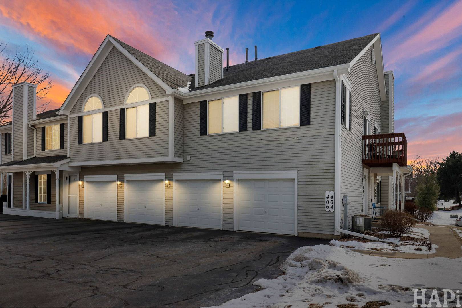 404 Lowell DR #404, South Elgin, IL 60177