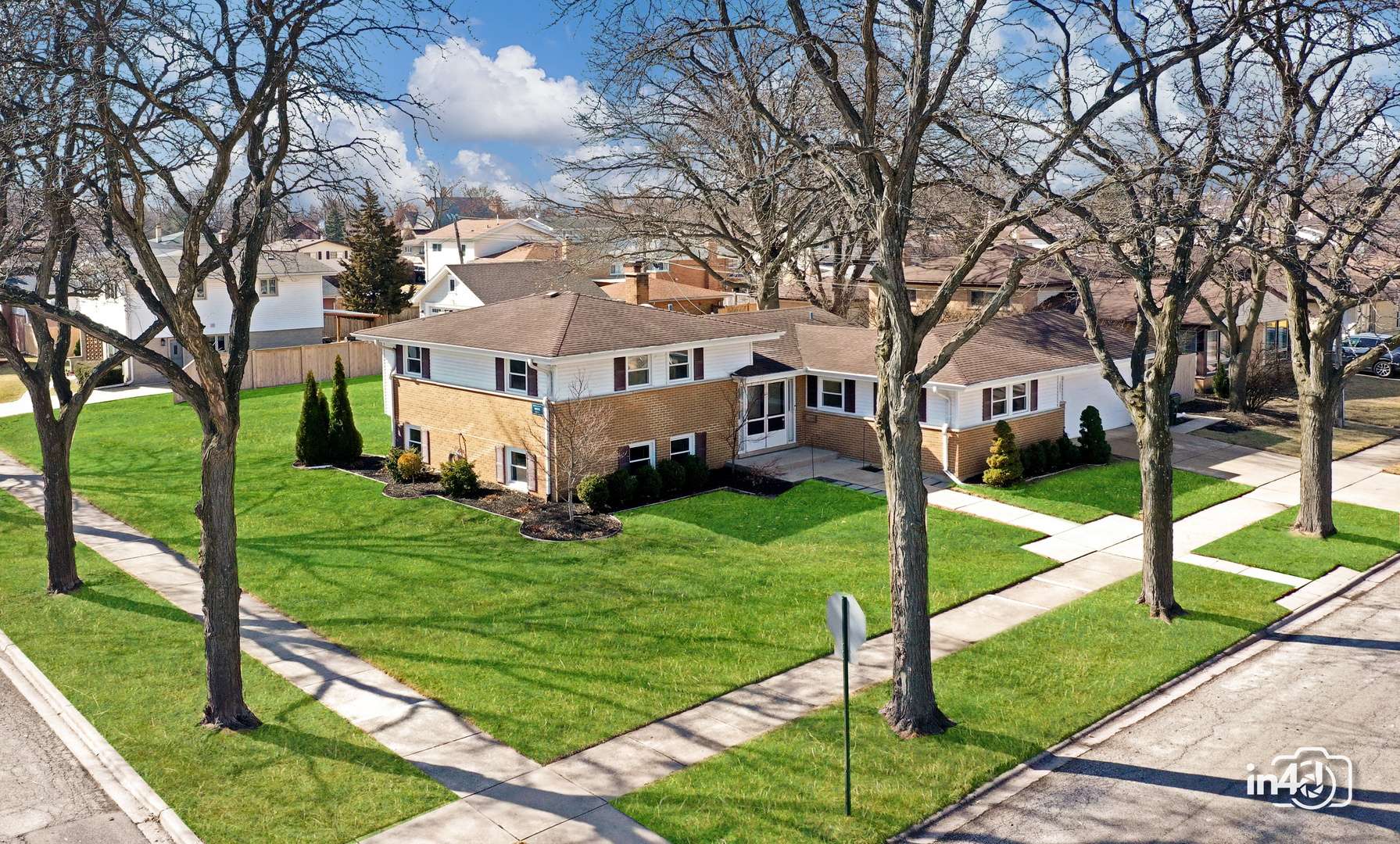 7731 Maple ST, Morton Grove, IL 60053