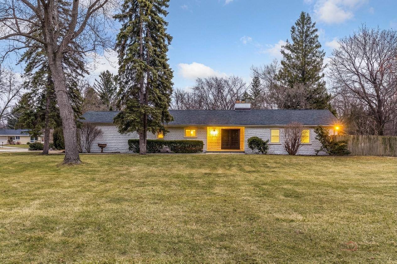 1967 Red Fox LN, Green Oaks, IL 60048