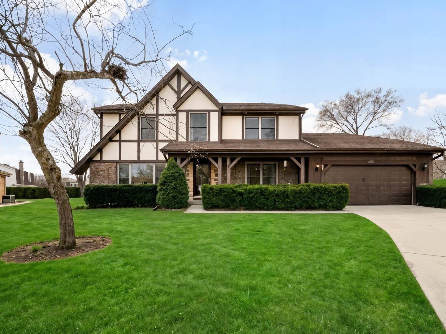 1341 Trinity PL, Libertyville, IL 60048