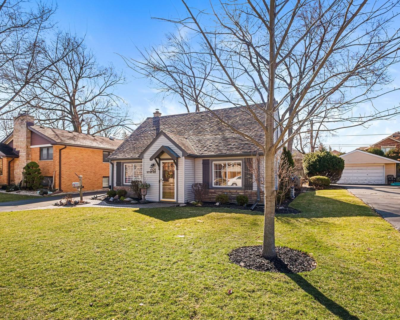 6911 W Fargo AVE, Niles, IL 60714