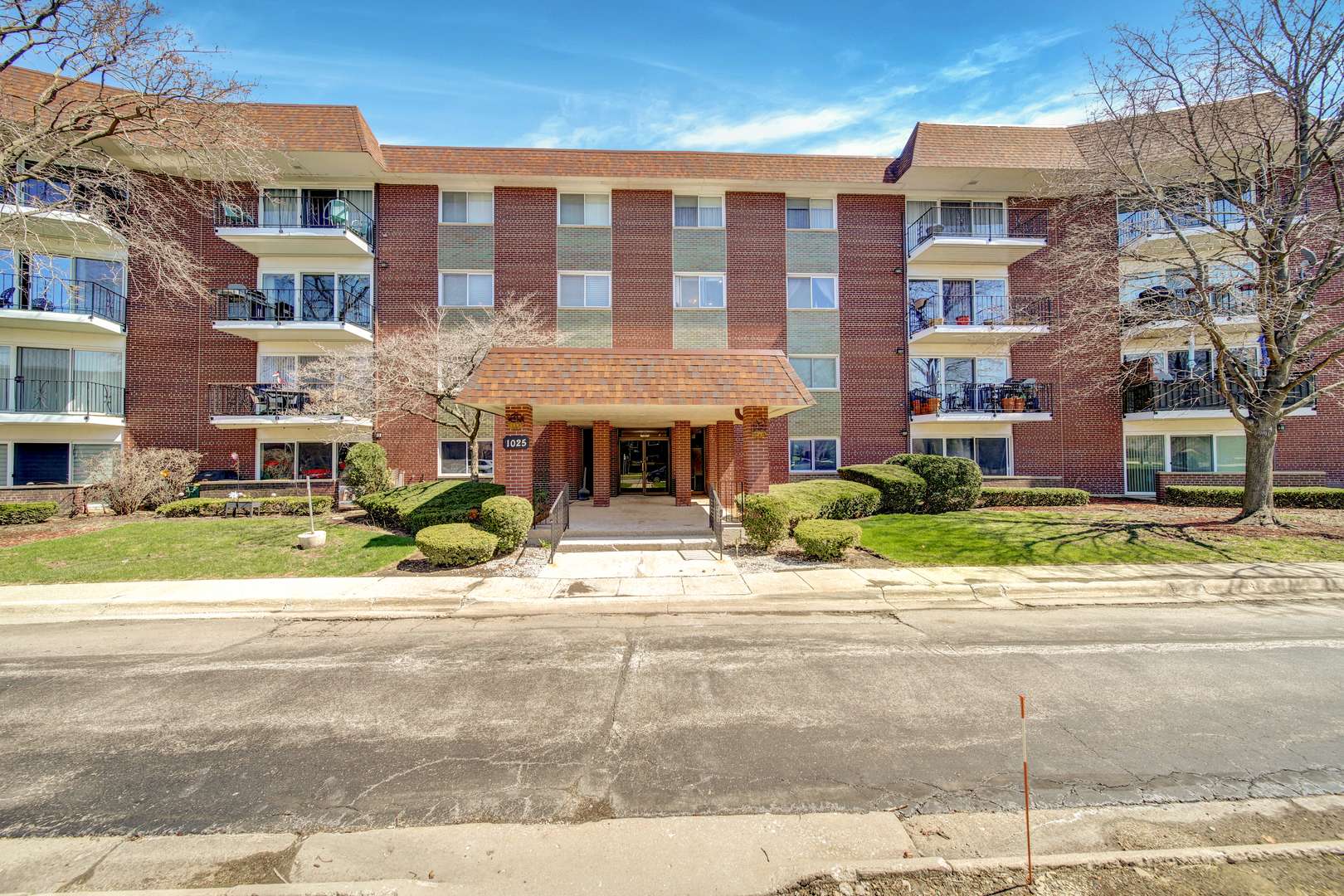 1025 S Fernandez AVE #4M, Arlington Heights, IL 60005