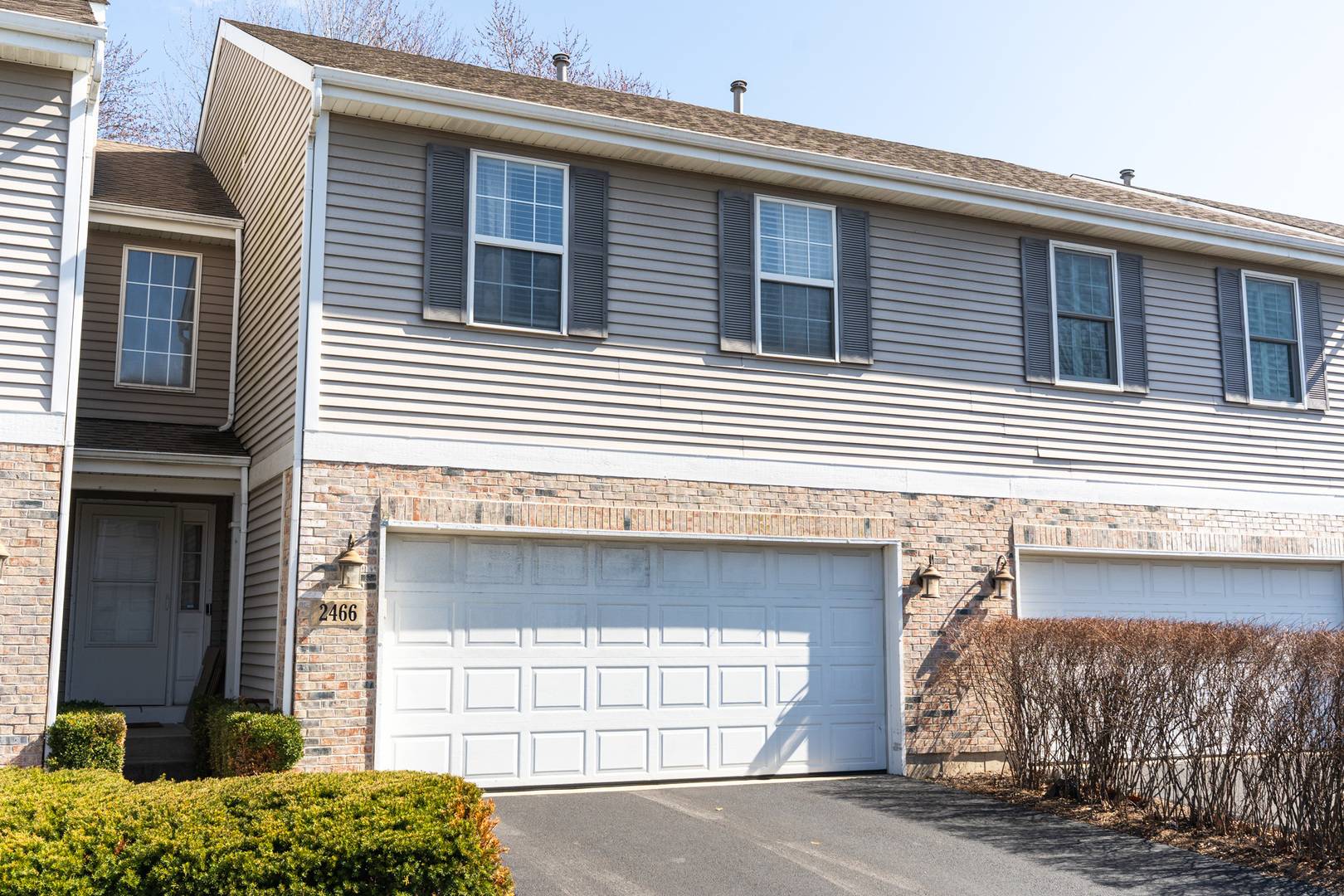 2466 Amber LN, Elgin, IL 60123