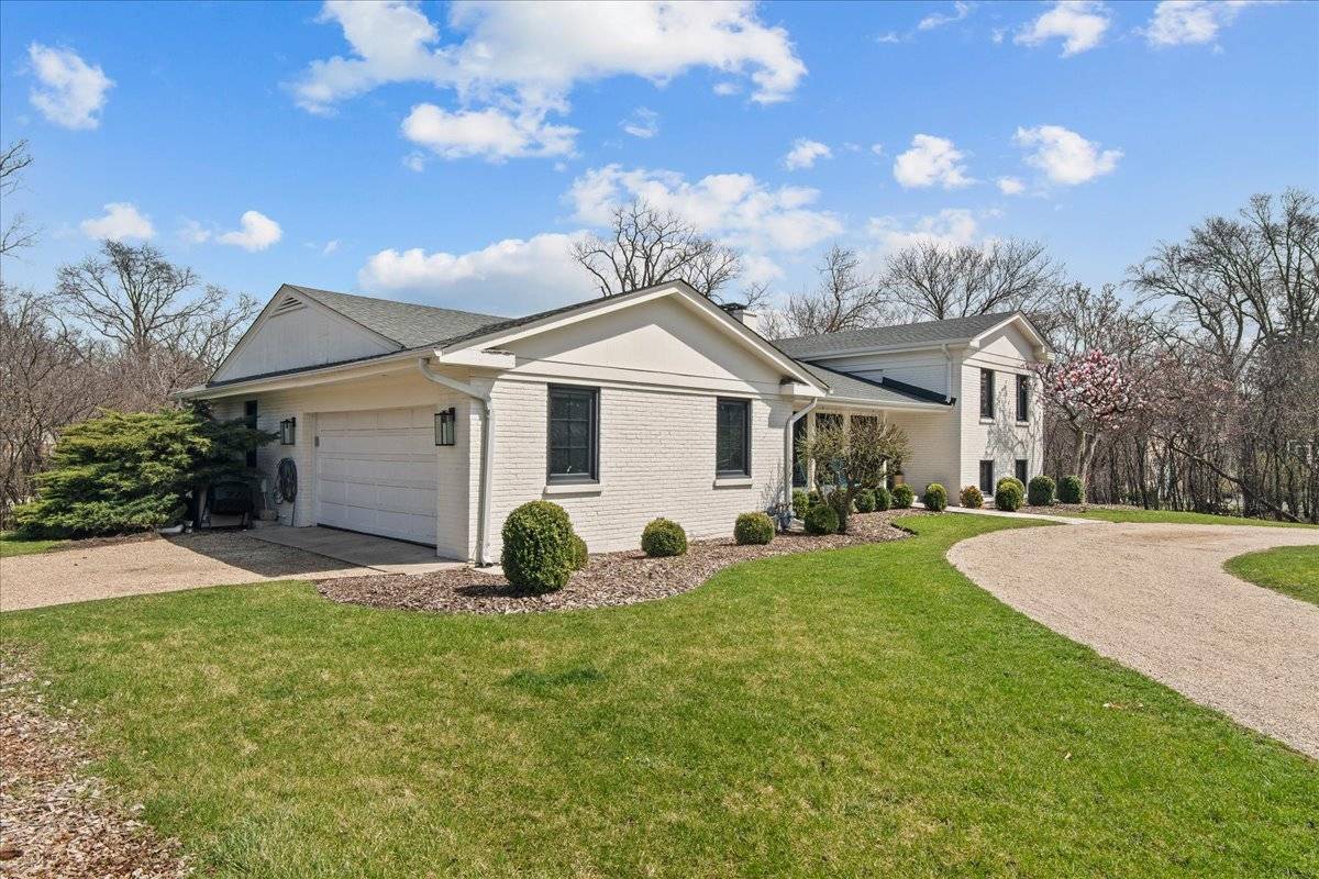 1975 Valley View RD, Northfield, IL 60093