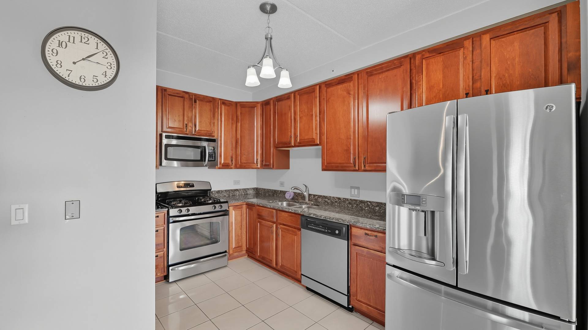 9355 Irving Park RD #522, Schiller Park, IL 60176