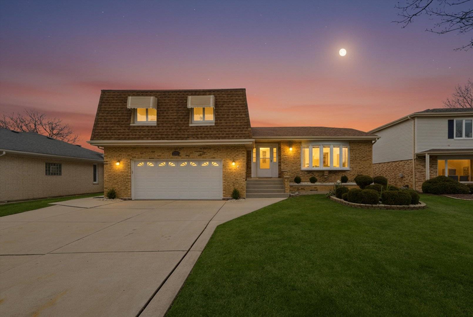 707 S Noah TER, Mount Prospect, IL 60056