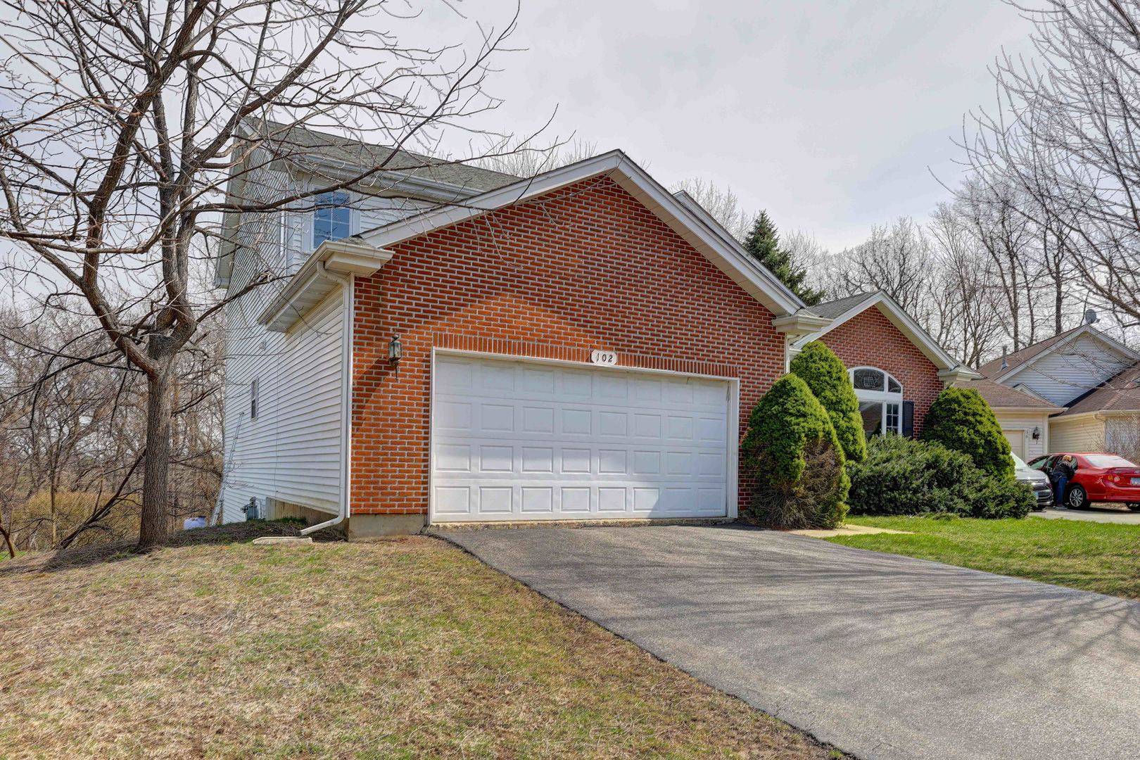 102 N Crooked Lake LN, Lindenhurst, IL 60046